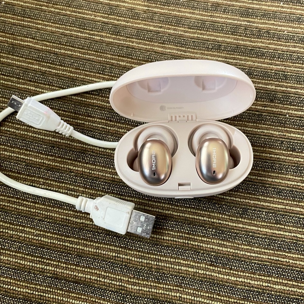 MORE Stylish True Wireless in-Ear Headphones